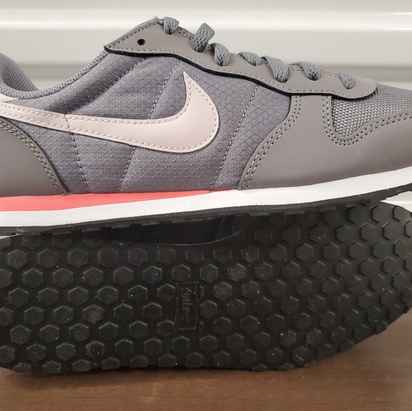 Womens Nike Gennico Athletic Sneakers - Picture 5 of 8